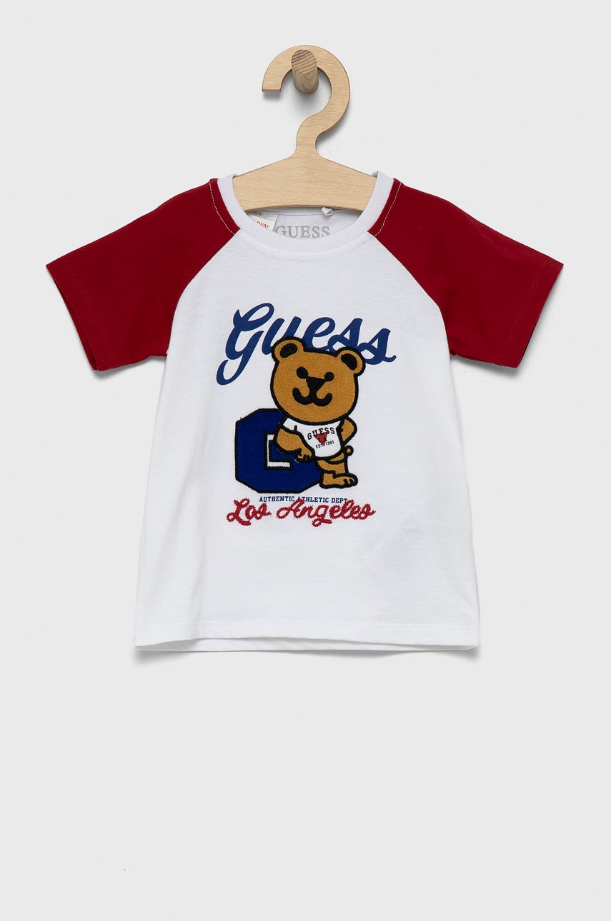 

Детска памучна тениска Guess в бяло с апликация, Бял