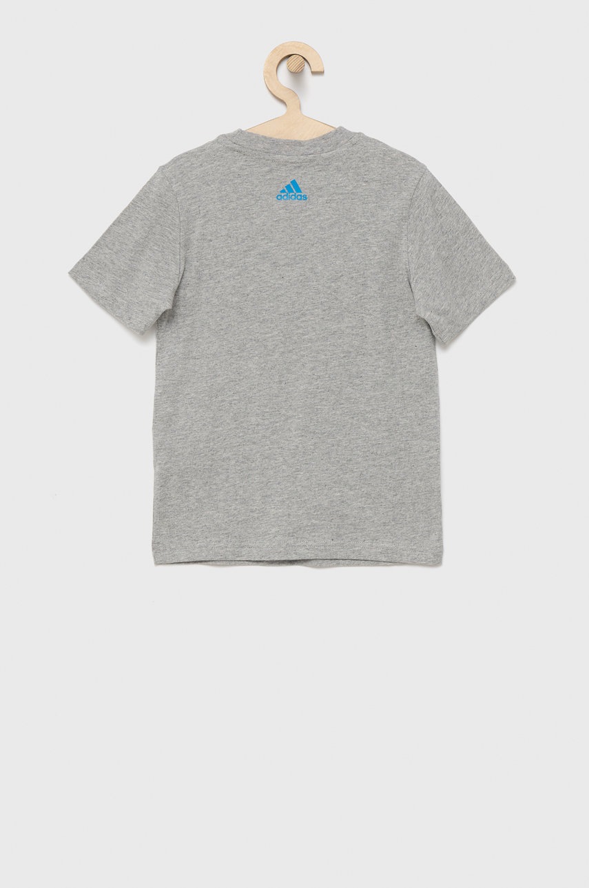 

Дитяча бавовняна футболка adidas Performance HE9272 колір сірий з принтом
