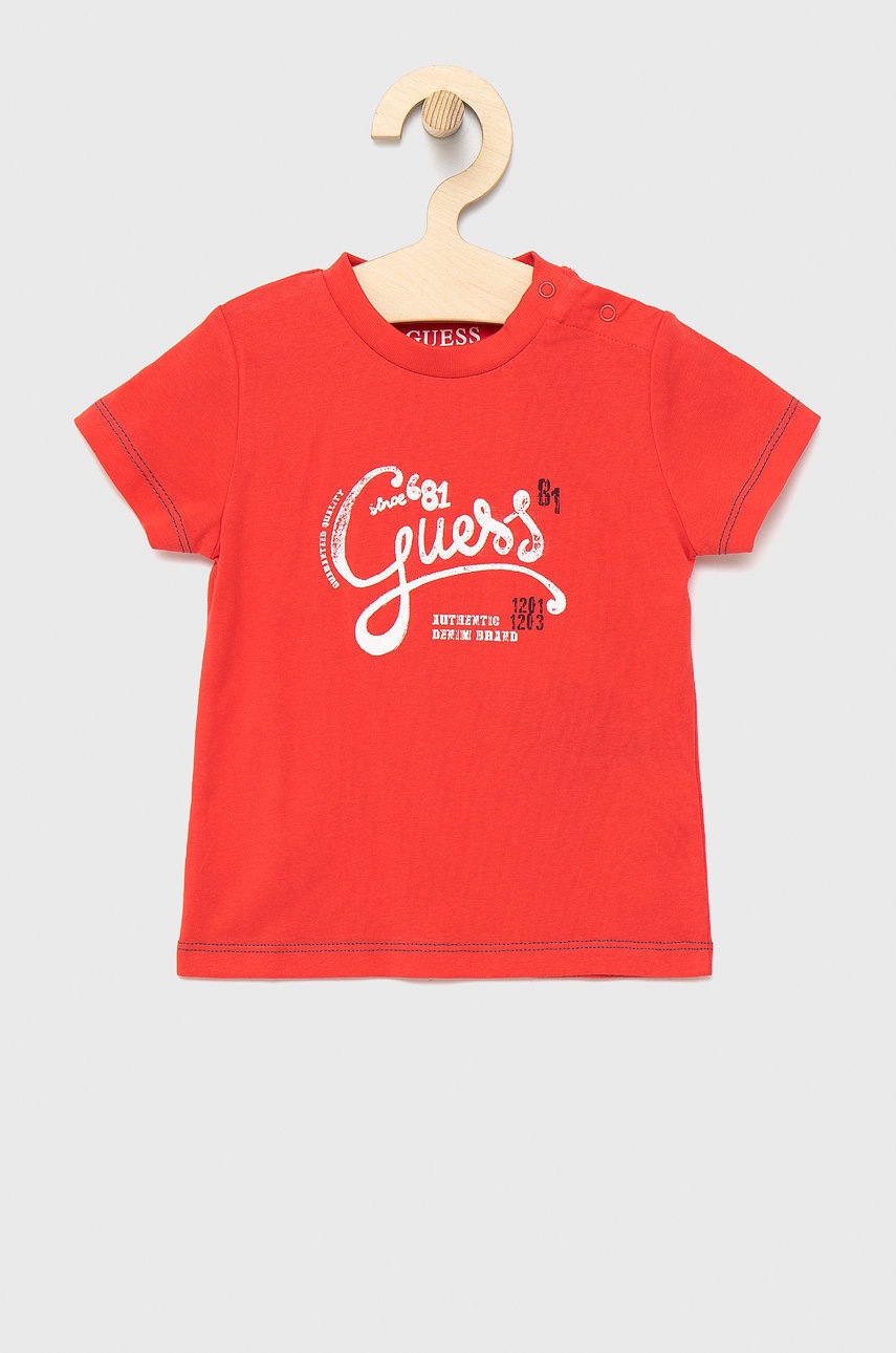 

Детска памучна тениска Guess в червено с принт, Червен