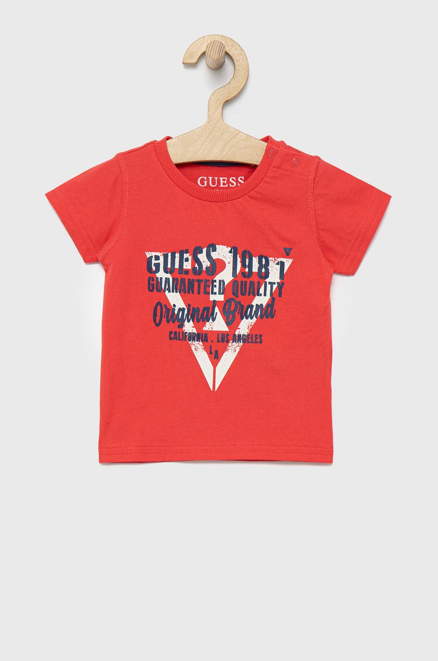 

Детска памучна тениска Guess в червено с принт, Червен