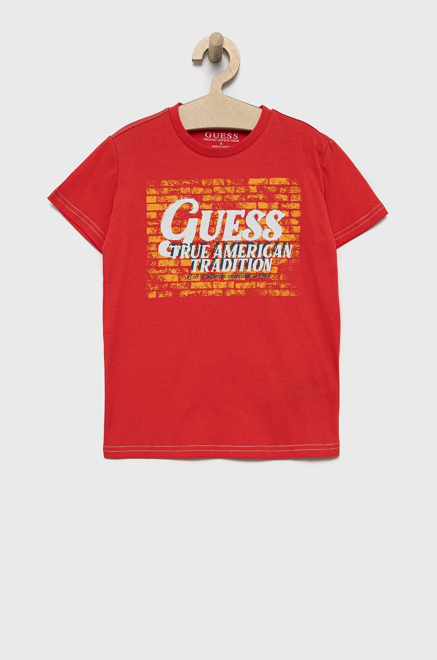 

Детска памучна тениска Guess в червено с принт, Червен