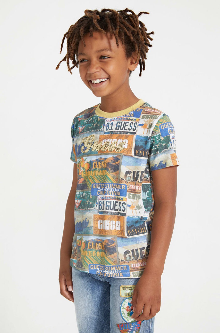 

Детска памучна тениска Guess с принт, Многоцветен