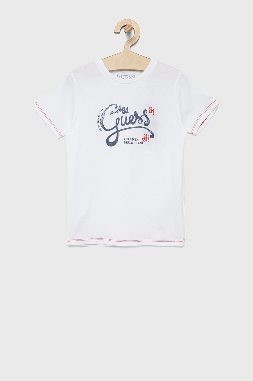 

Детска памучна тениска Guess в бяло с принт, Бял