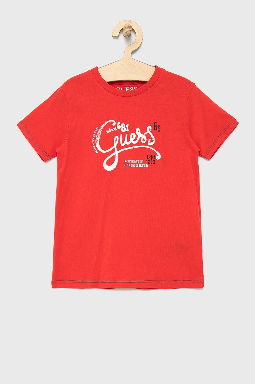 

Детска памучна тениска Guess в червено с принт, Червен