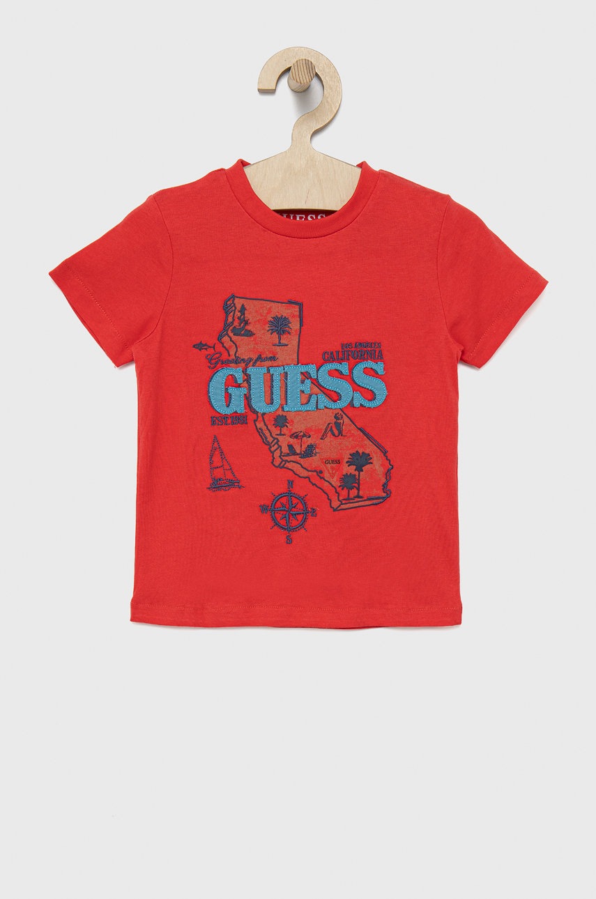 

Детска памучна тениска Guess в червено с принт, Червен