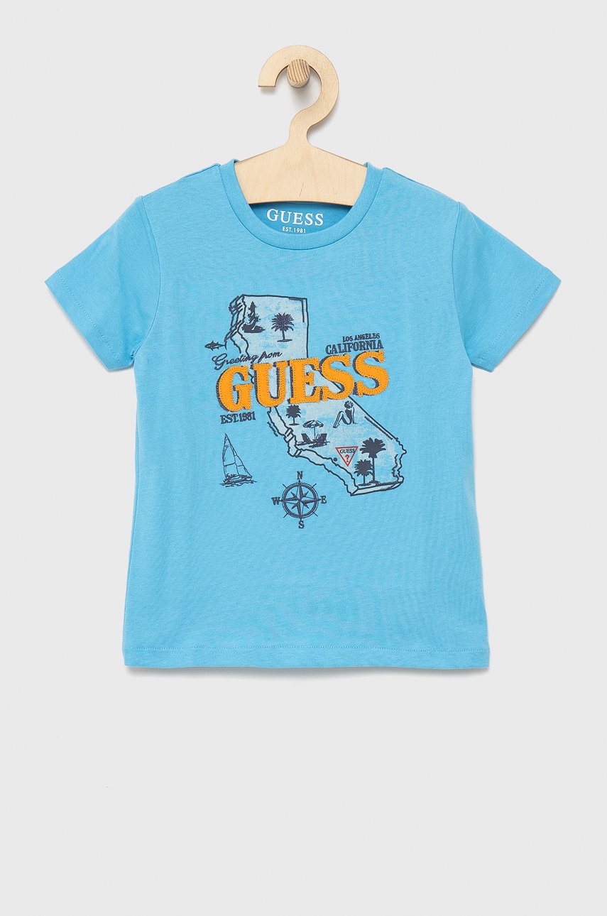 

Детска памучна тениска Guess в тюркоазено с принт, Тюркоазен