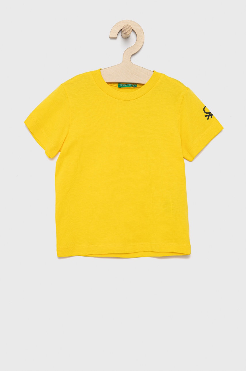 

Детска памучна тениска United Colors of Benetton в жълто с изчистен дизайн, Жълт