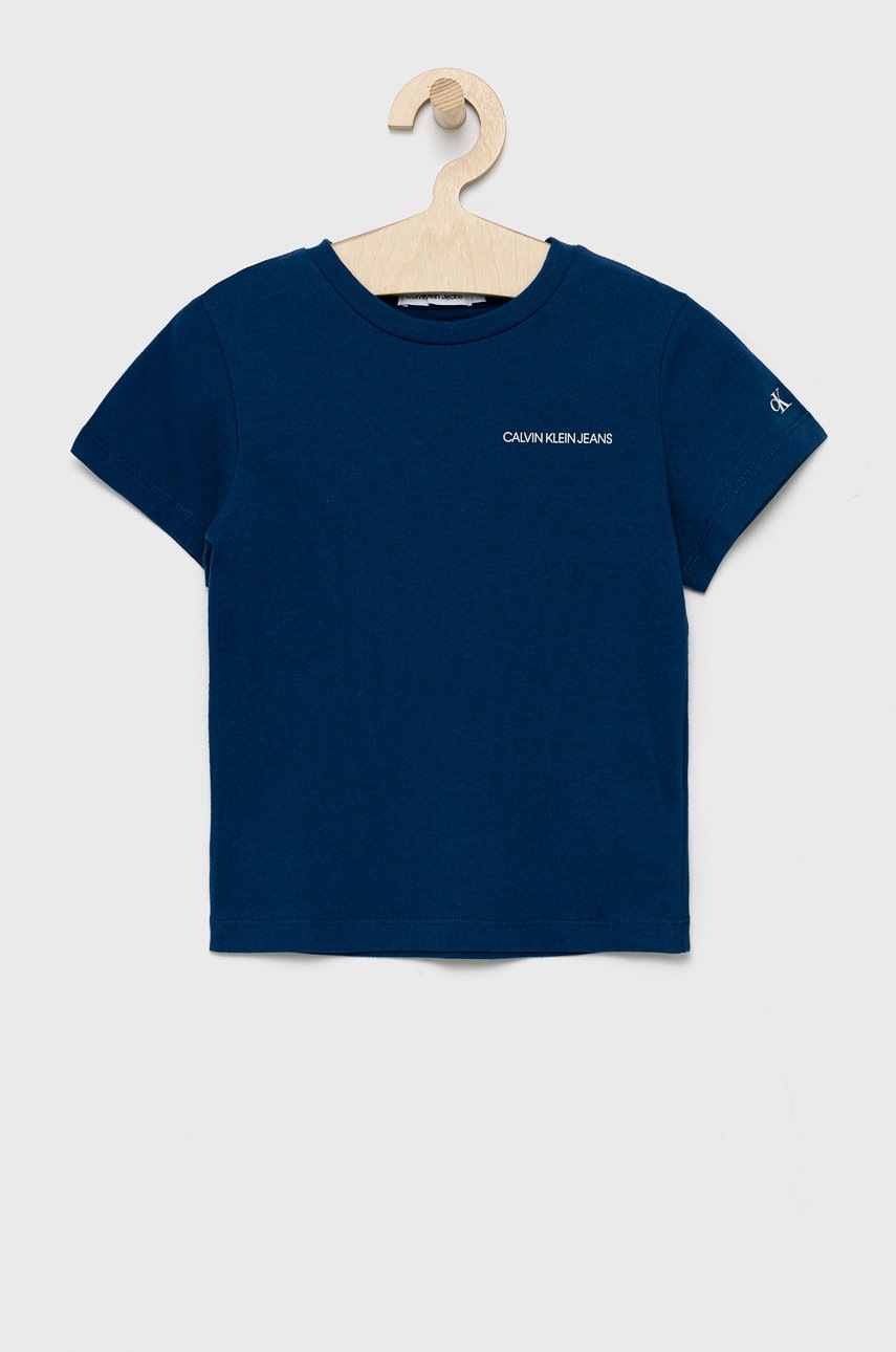 

Детска памучна тениска Calvin Klein Jeans в тъмносиньо с принт, Тъмносин