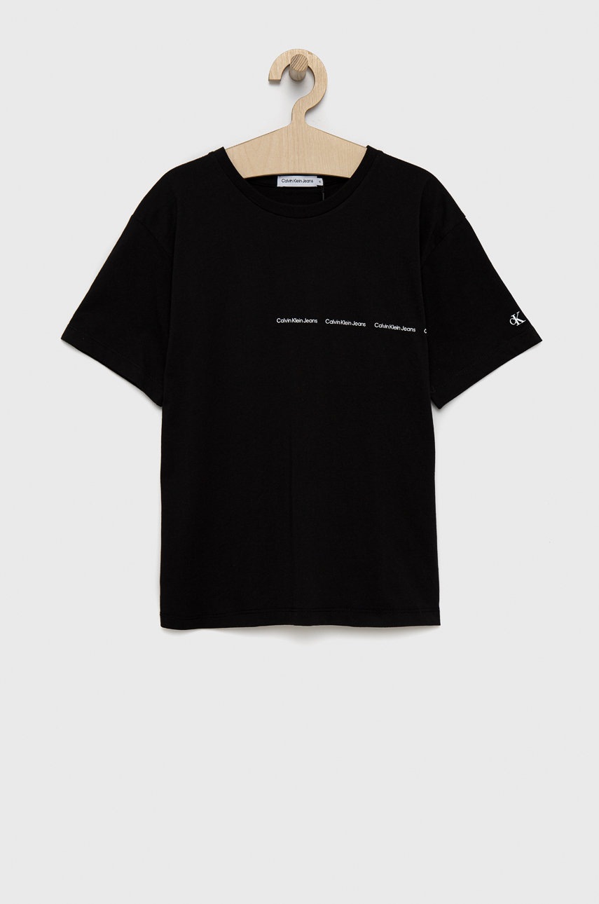 

Детска памучна тениска Calvin Klein Jeans в черно с принт, Черен