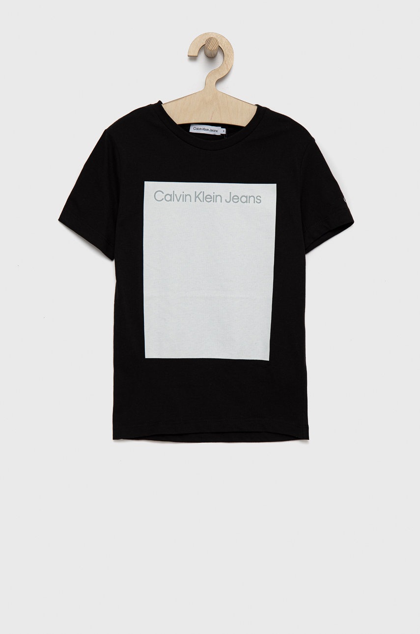 

Детска памучна тениска Calvin Klein Jeans в черно с принт, Черен