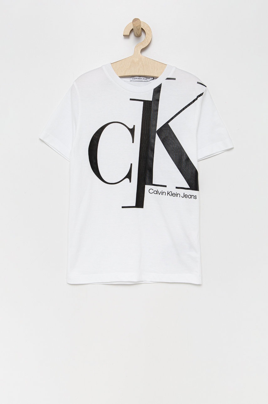 

Детска памучна тениска Calvin Klein Jeans в бяло с принт, Бял