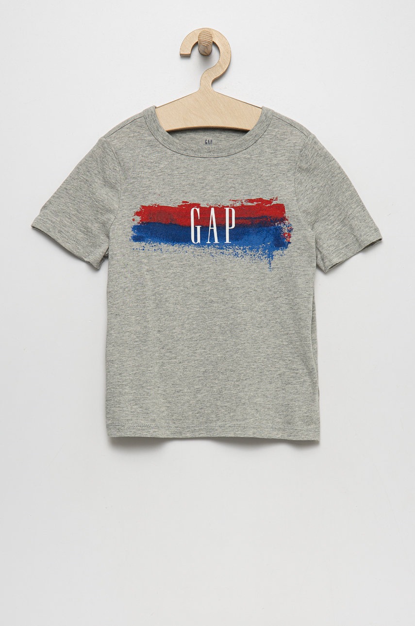 

Детска памучна тениска GAP в сиво с принт, Сив