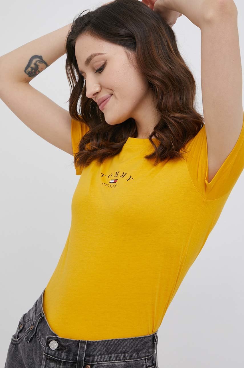 

Тениска Tommy Jeans дамски в жълто, Жълт