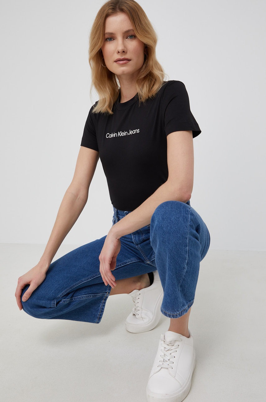 

Памучна тениска Calvin Klein Jeans в черно, Черен