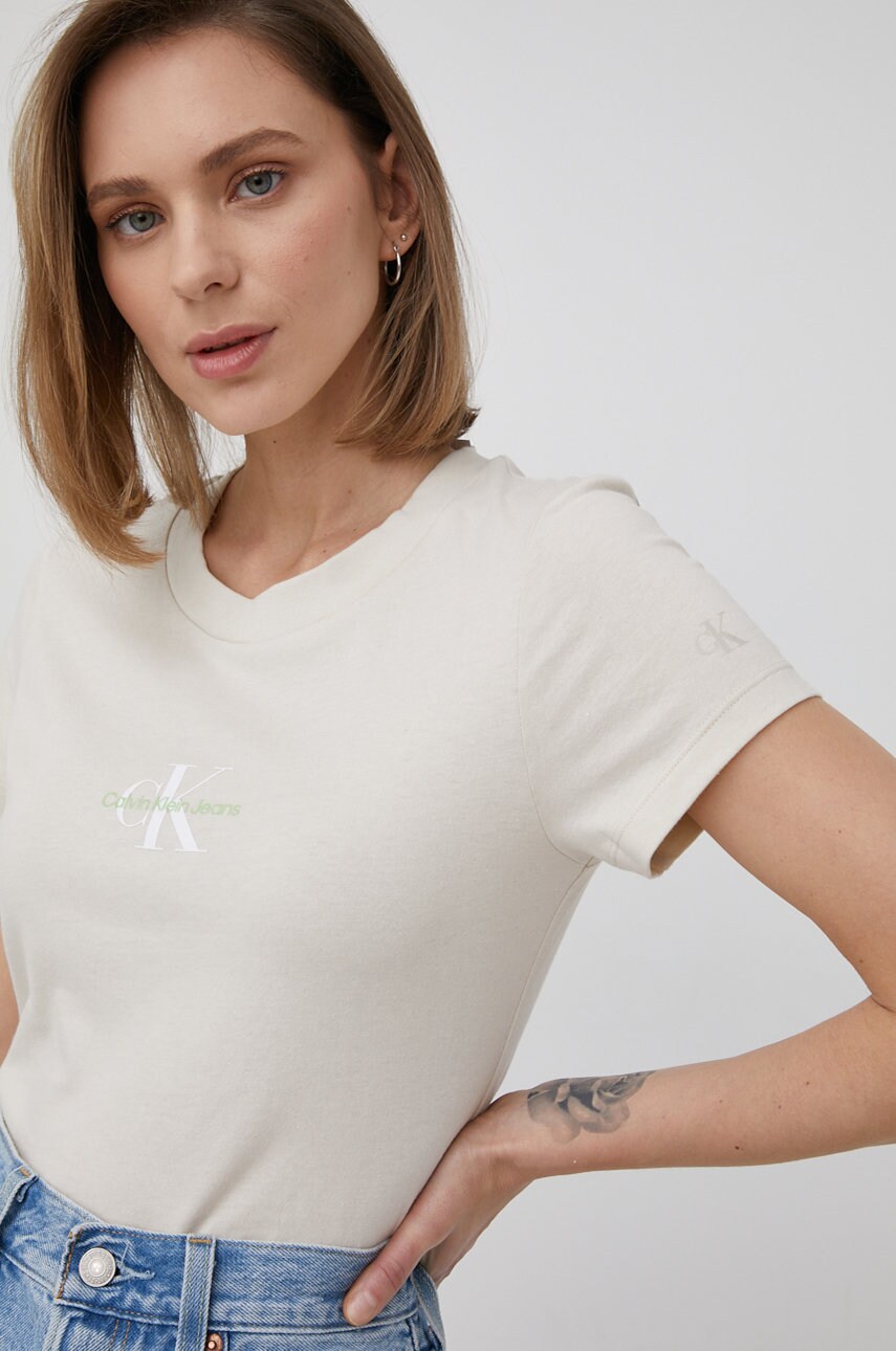 

Памучна тениска Calvin Klein Jeans в бежово, Бежов