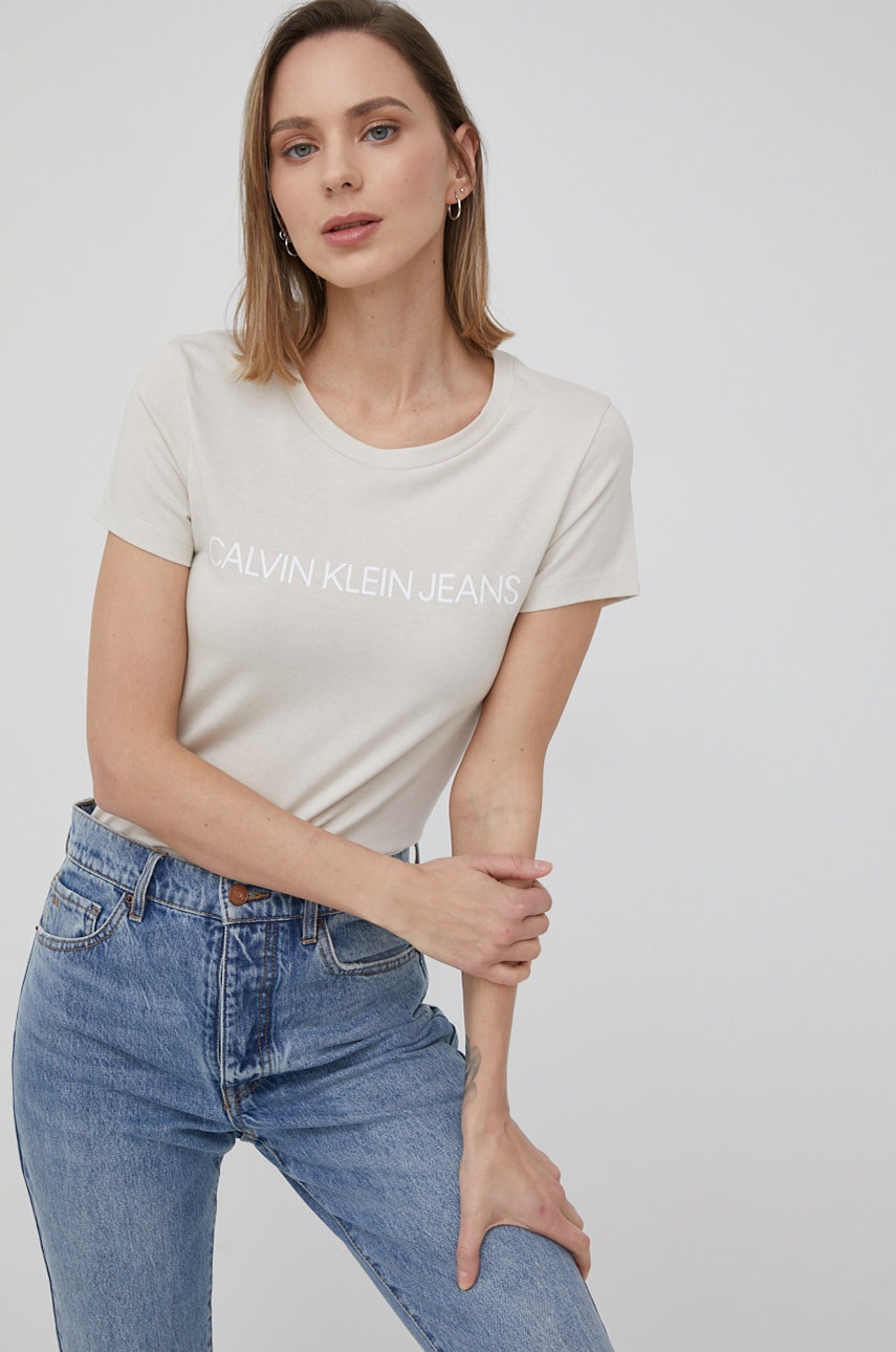 

Памучна тениска Calvin Klein Jeans в бежово, Бежов