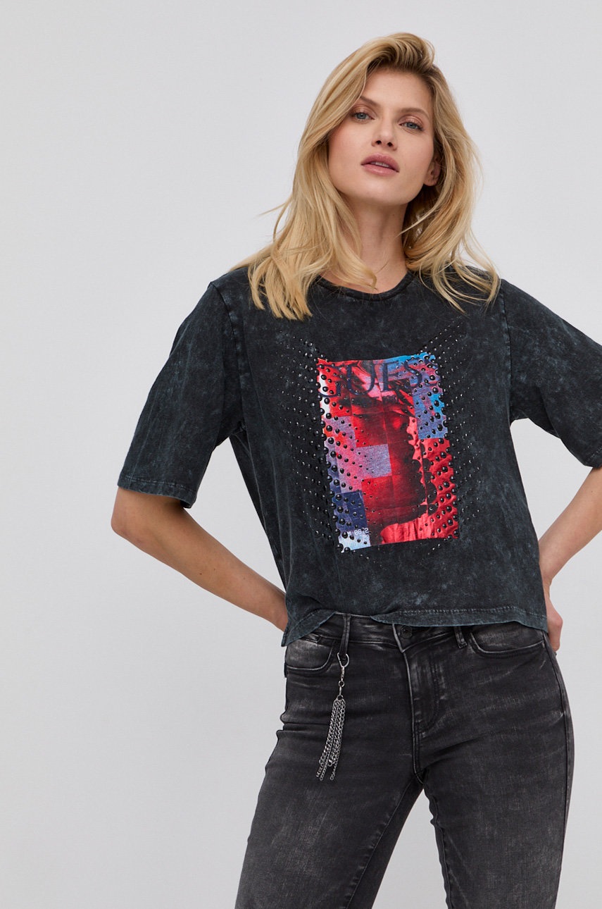 

Памучна тениска Guess в черно, Черен