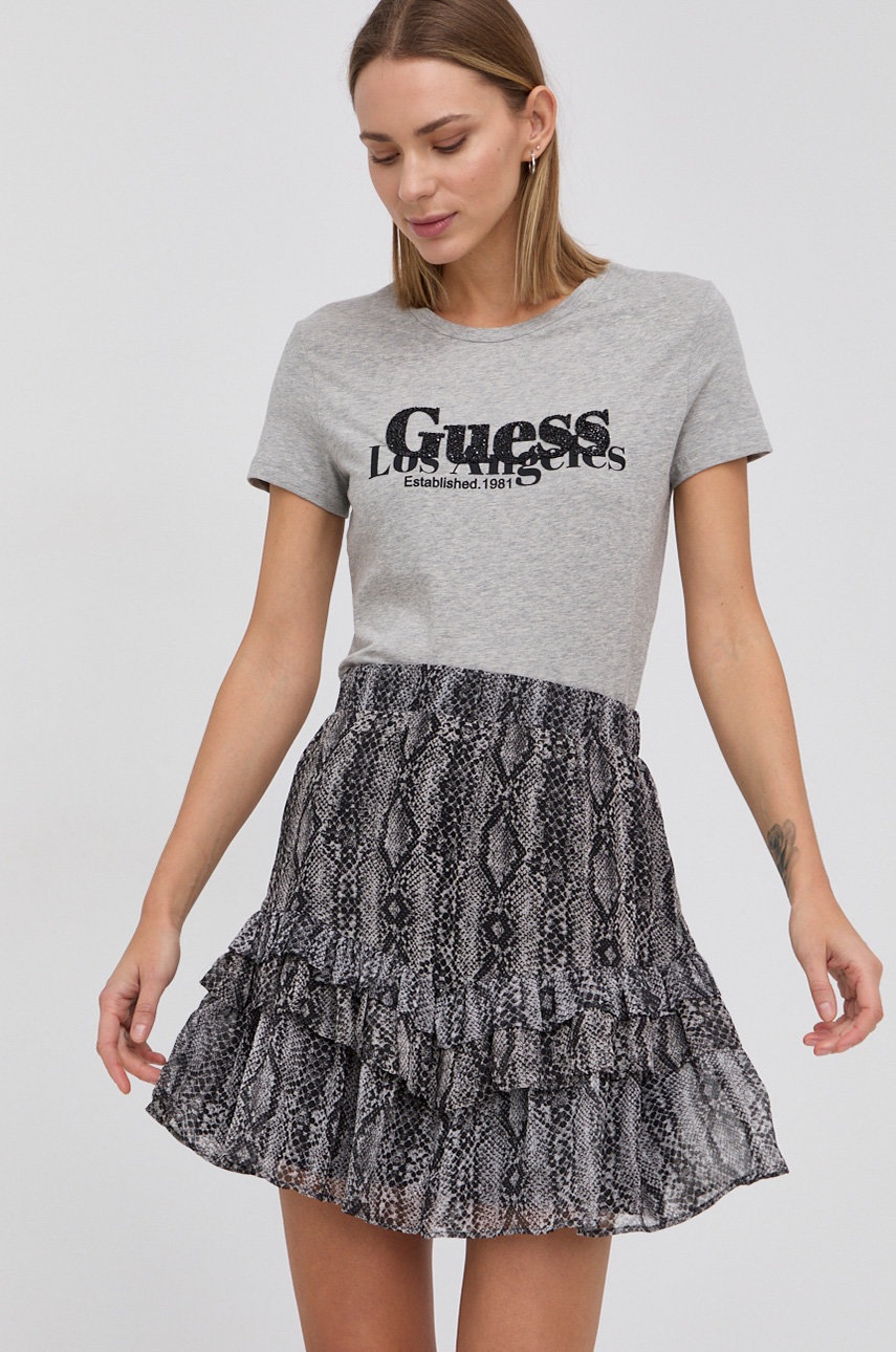 

Тениска Guess в сиво, Сив