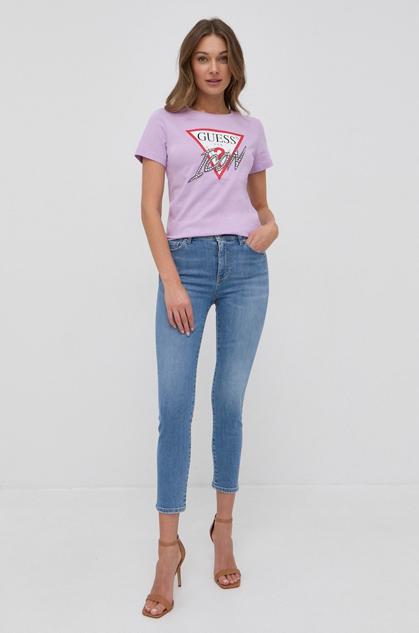 

Хлопковая футболка Guess цвет фиолетовый
