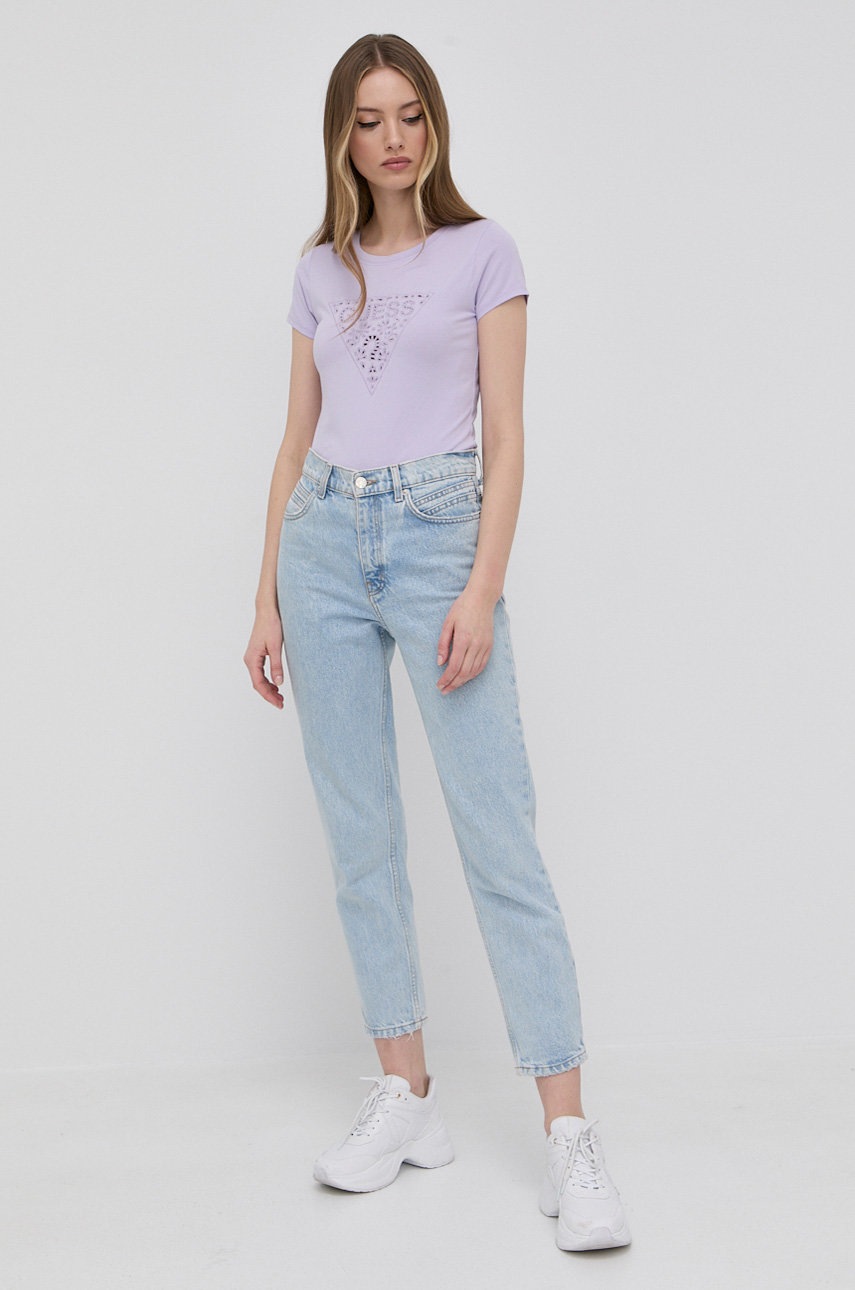 

Футболка Guess женский цвет фиолетовый