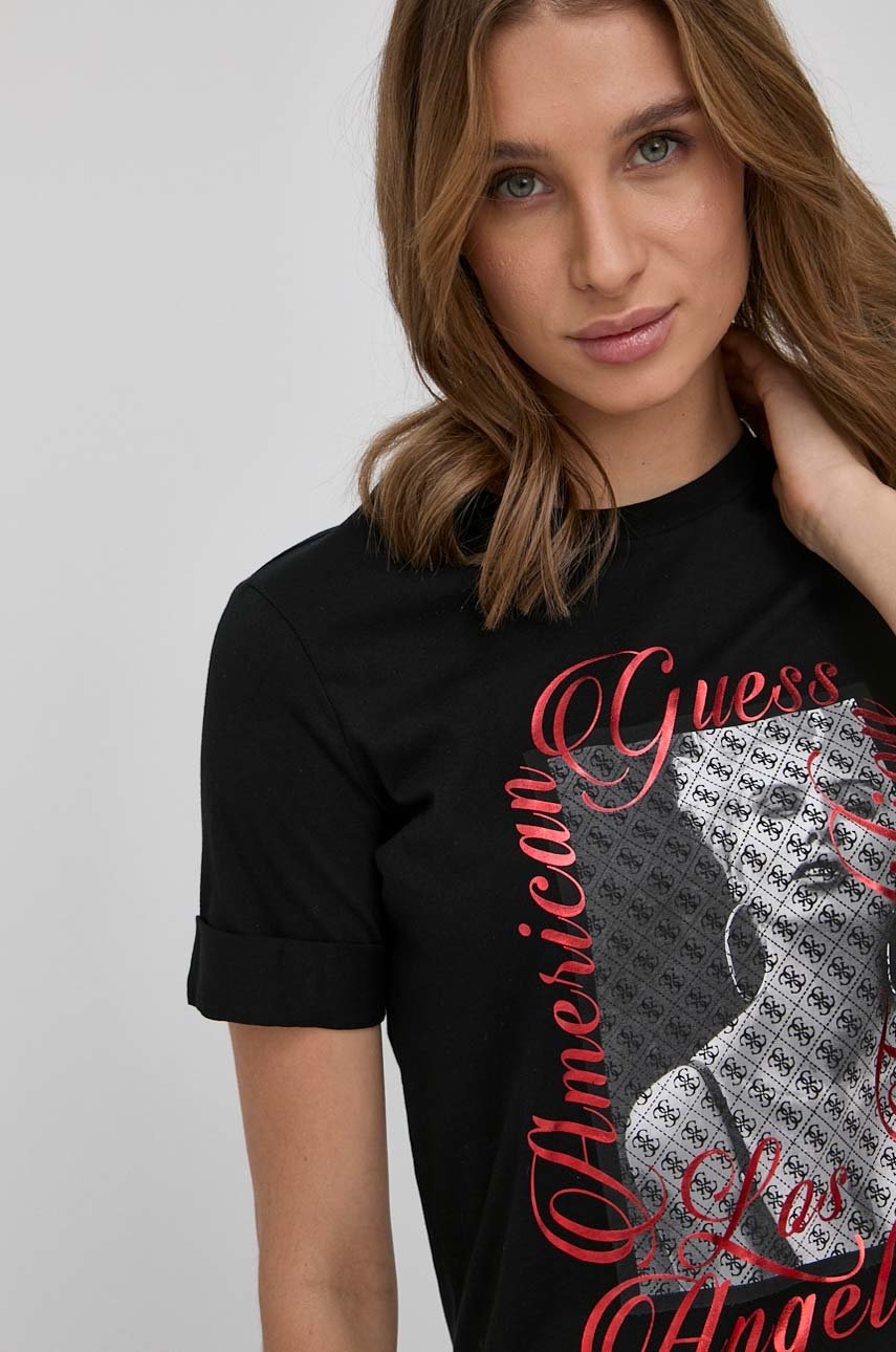 

Памучна тениска Guess в черно, Черен