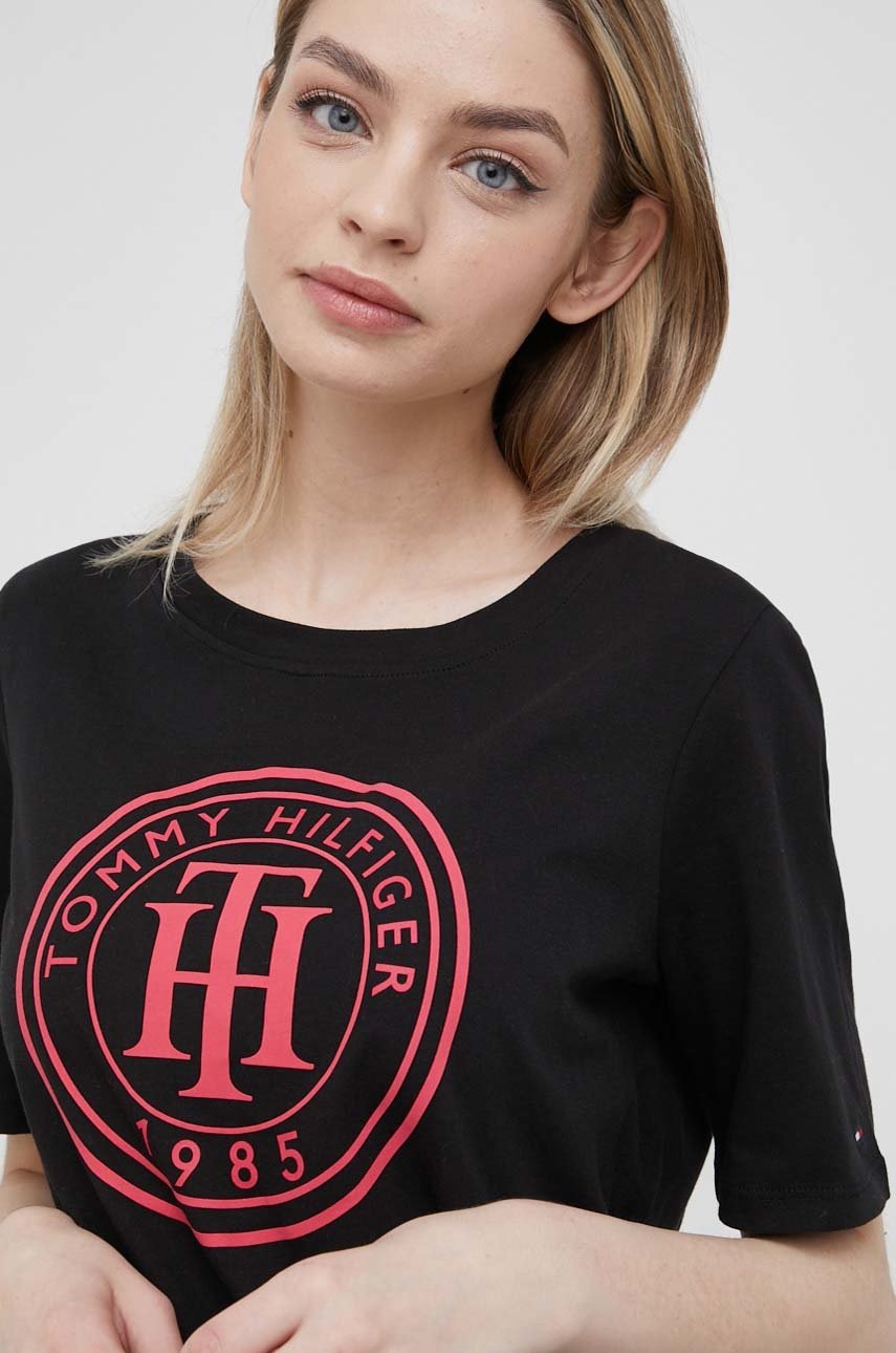 

Памучна тениска Tommy Hilfiger в черно, Черен