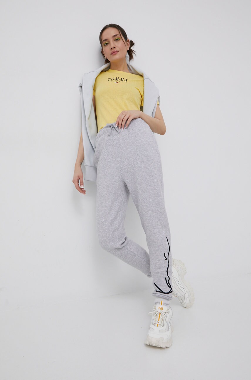

Футболка Tommy Jeans женский цвет жёлтый