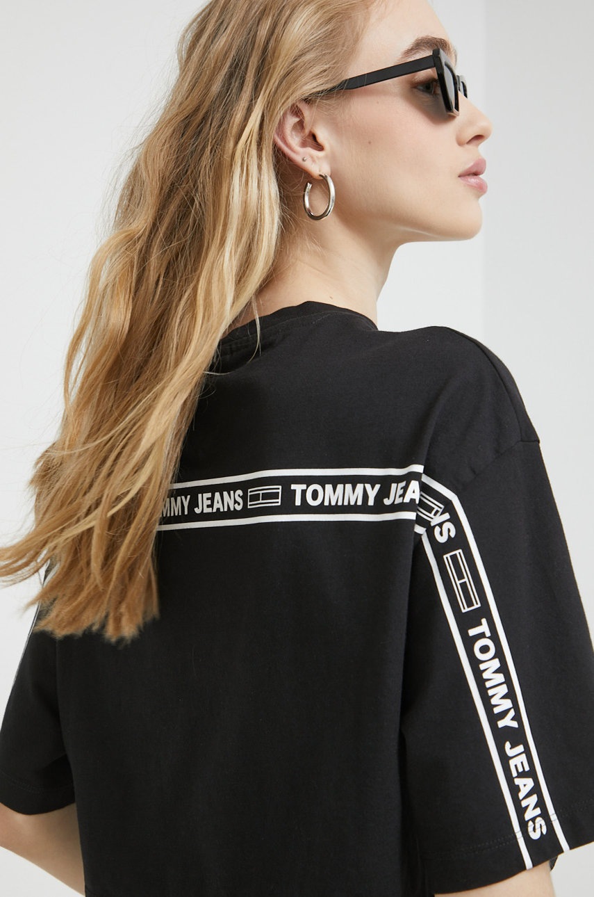 

Памучна тениска Tommy Jeans в черно, Черен