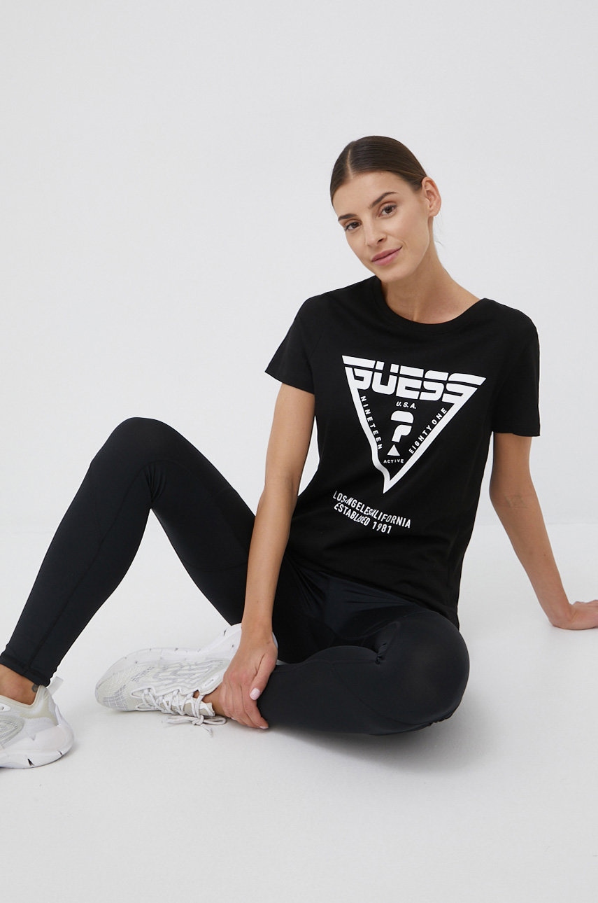 

Памучна тениска Guess в черно, Черен