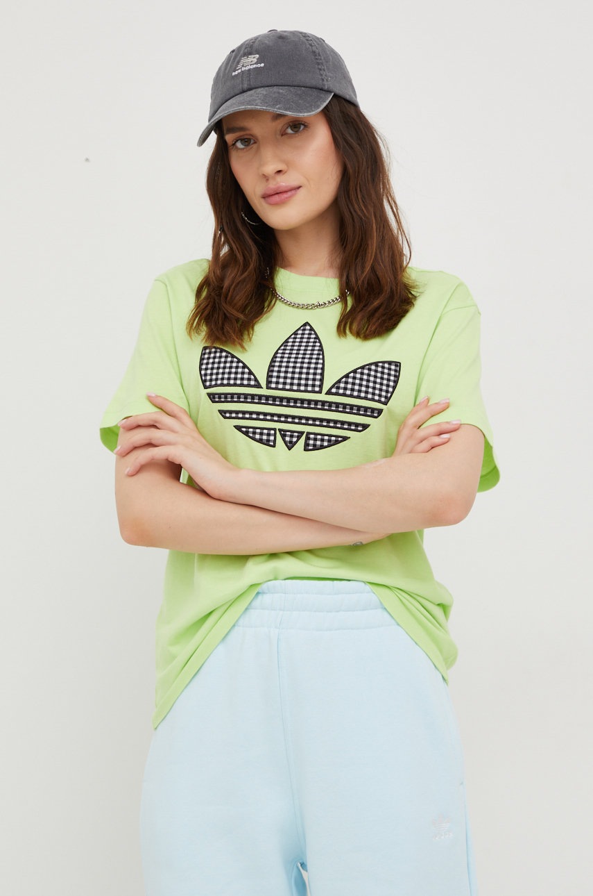 

Хлопковая футболка adidas Originals Trefoil Moments цвет зелёный
