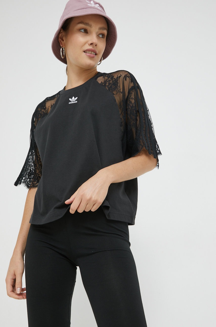 

Тениска adidas Originals Adicolor в черно, Черен
