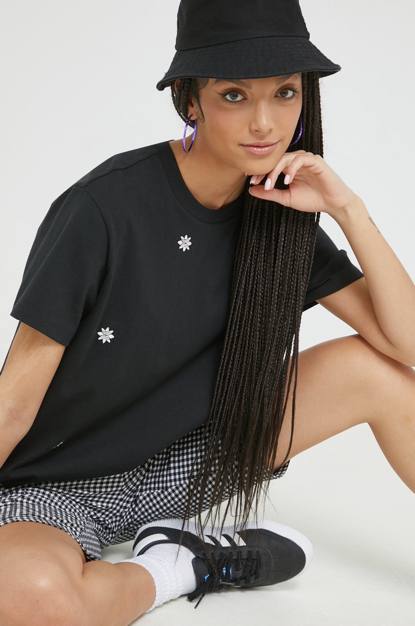 

Памучна тениска adidas Originals в черно, Черен