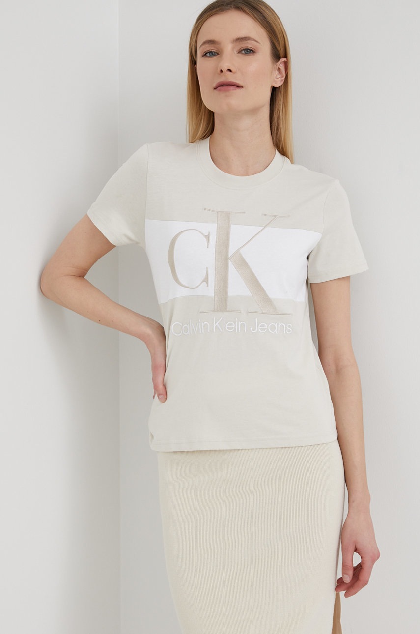 

Памучна тениска Calvin Klein Jeans в бежово, Бежов