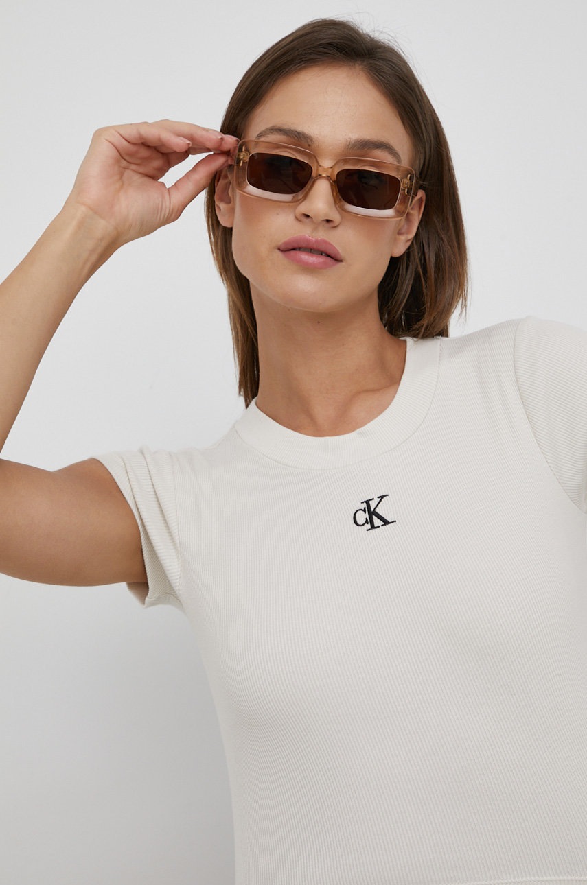 

Тениска Calvin Klein Jeans дамски в бежово, Бежов