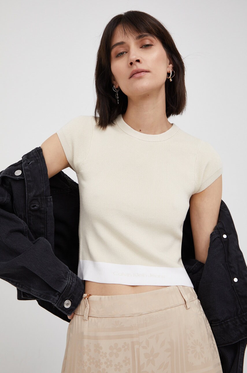 

Тениска Calvin Klein Jeans дамски в бежово, Бежов