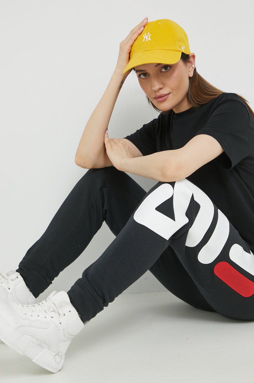 

Бавовняна футболка Fila колір чорний