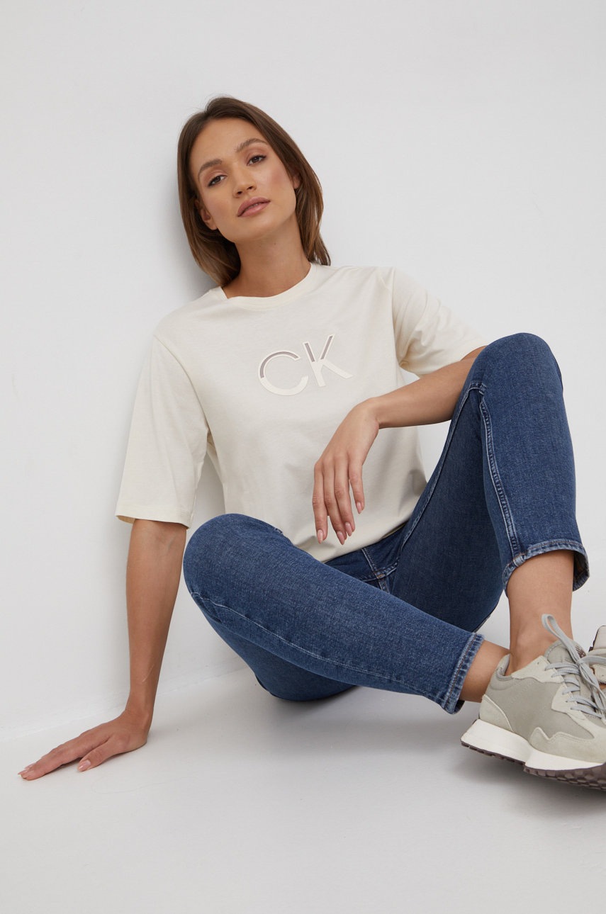 

Тениска Calvin Klein в бежово, Бежов