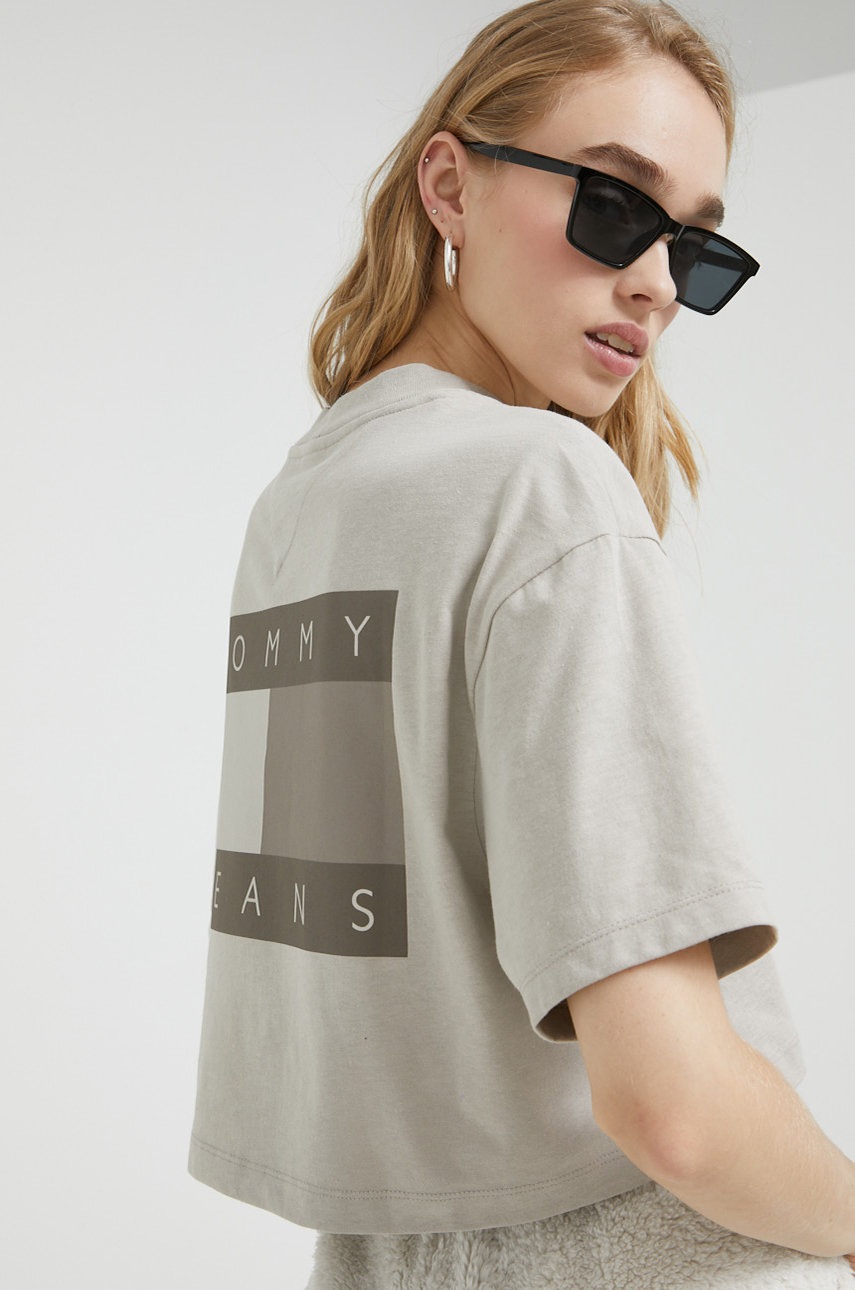 

Памучна тениска Tommy Jeans в сиво, Сив