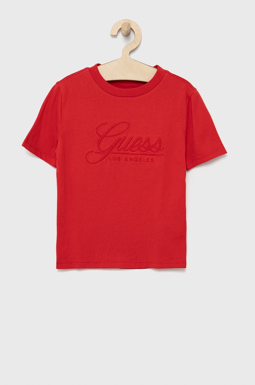 

Детска памучна тениска Guess в червено с апликация, Червен