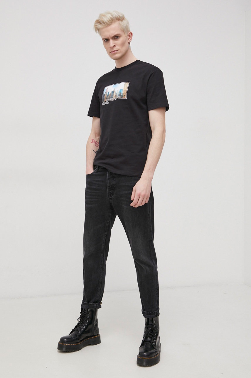 

Хлопковая футболка Jack & Jones цвет чёрный с аппликацией