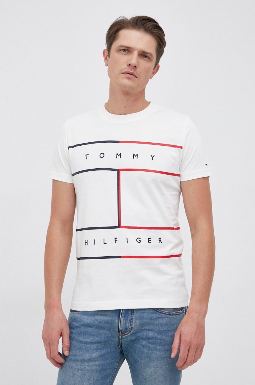

Памучна тениска Tommy Hilfiger в бяло с апликация, Бял