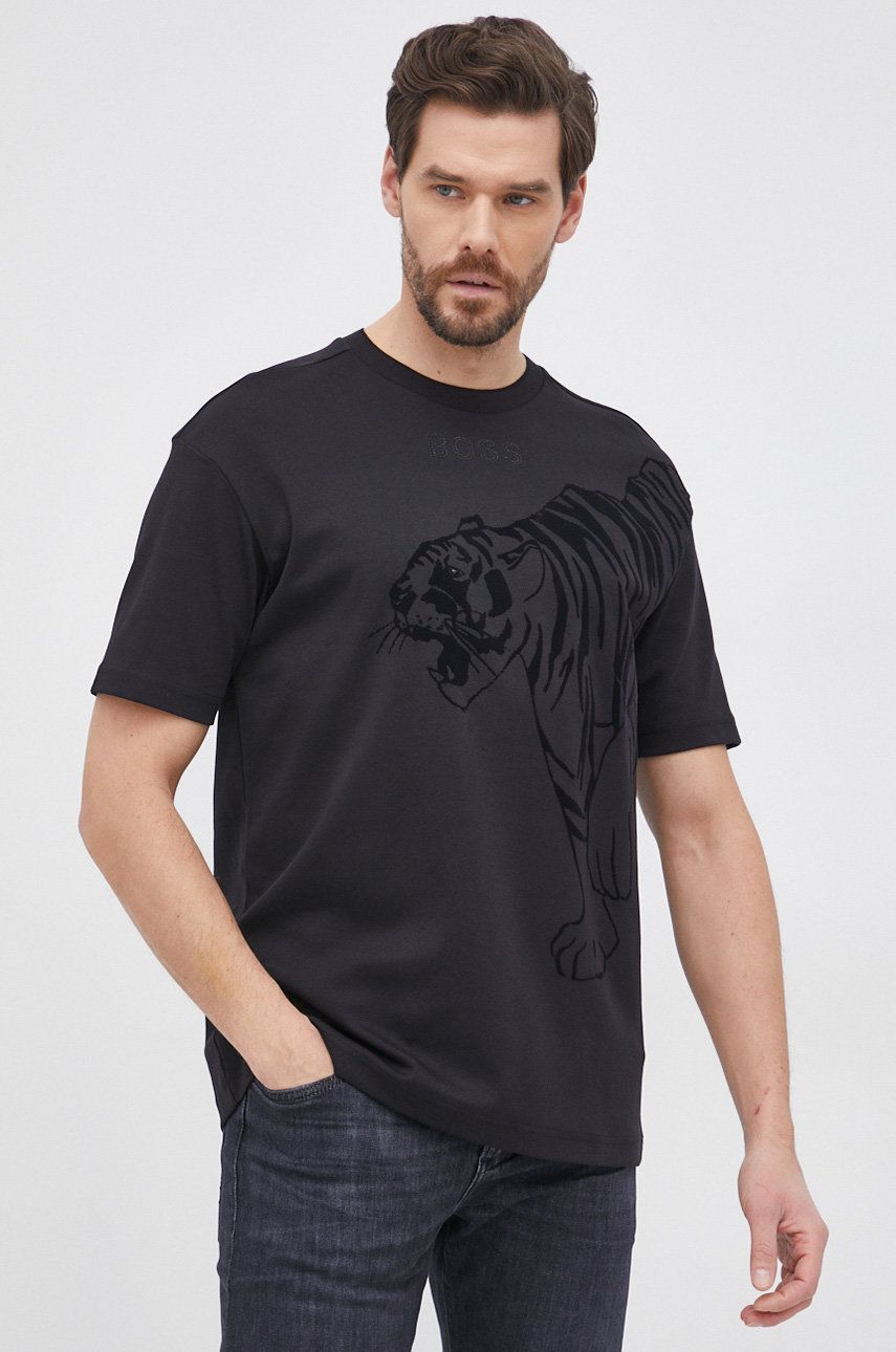 Boss T-shirt bawełniany Athleisure kolor czarny z aplikacją