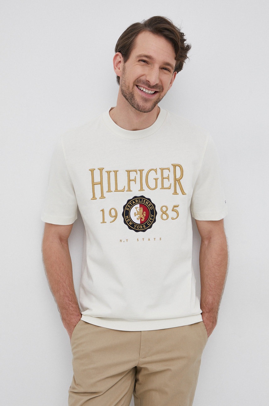 

Памучна тениска Tommy Hilfiger в кремаво с апликация, Бежов
