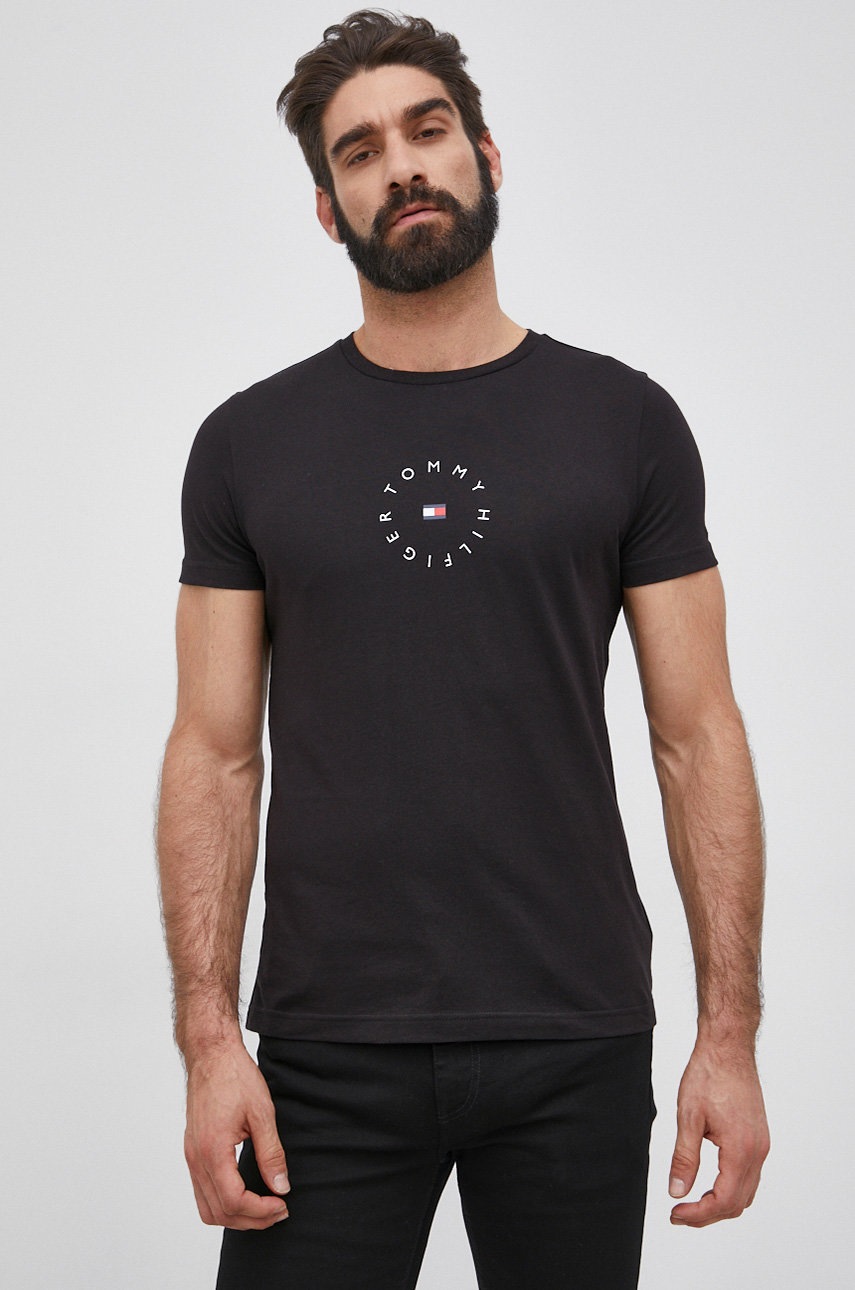 

Памучна тениска Tommy Hilfiger в черно с принт, Черен