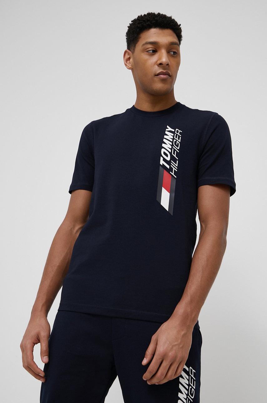 

Тениска Tommy Hilfiger мъжка в тъмносиньо с принт, Тъмносин