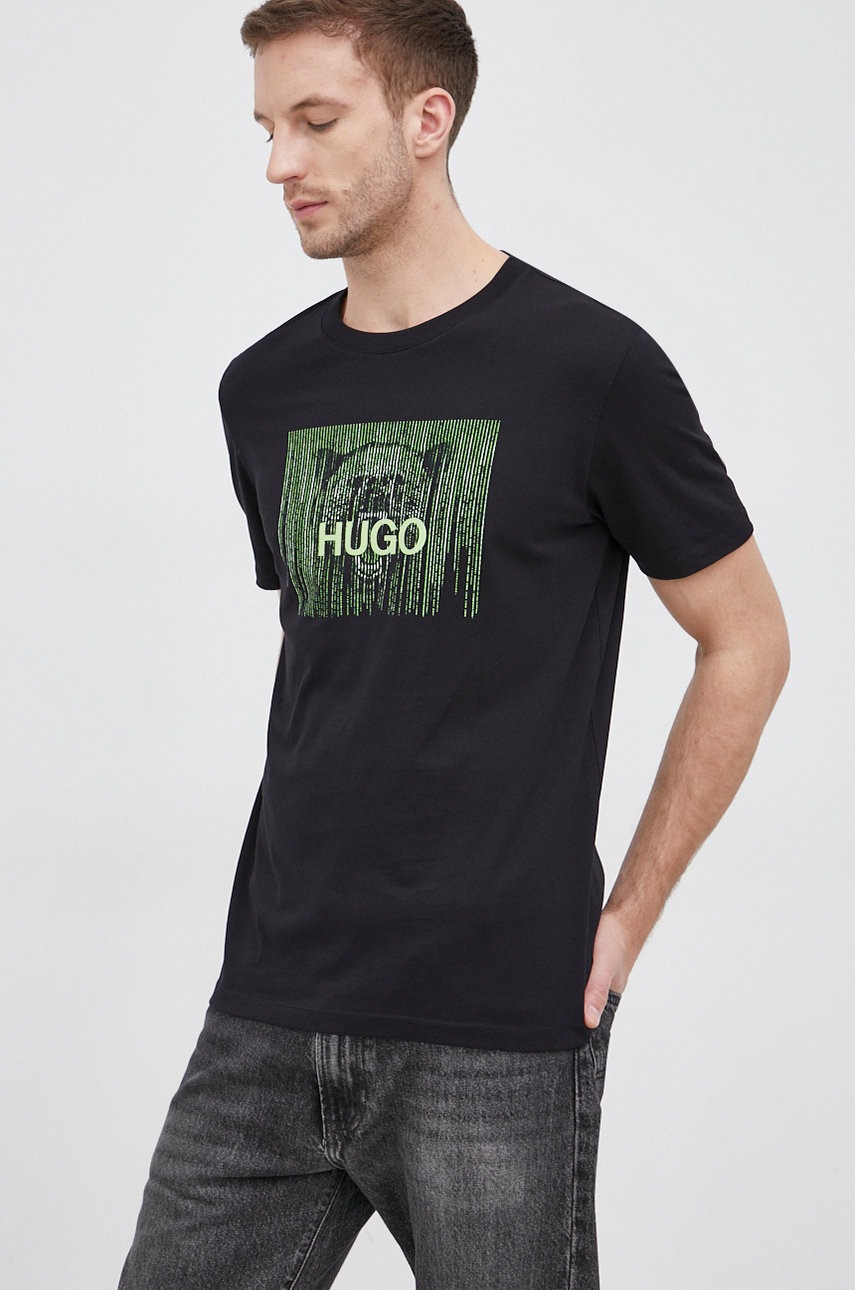 

Памучна тениска Hugo в черно с принт, Черен