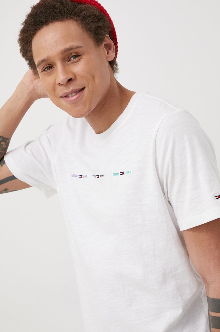 

Памучна тениска Tommy Jeans в бяло с апликация, Бял