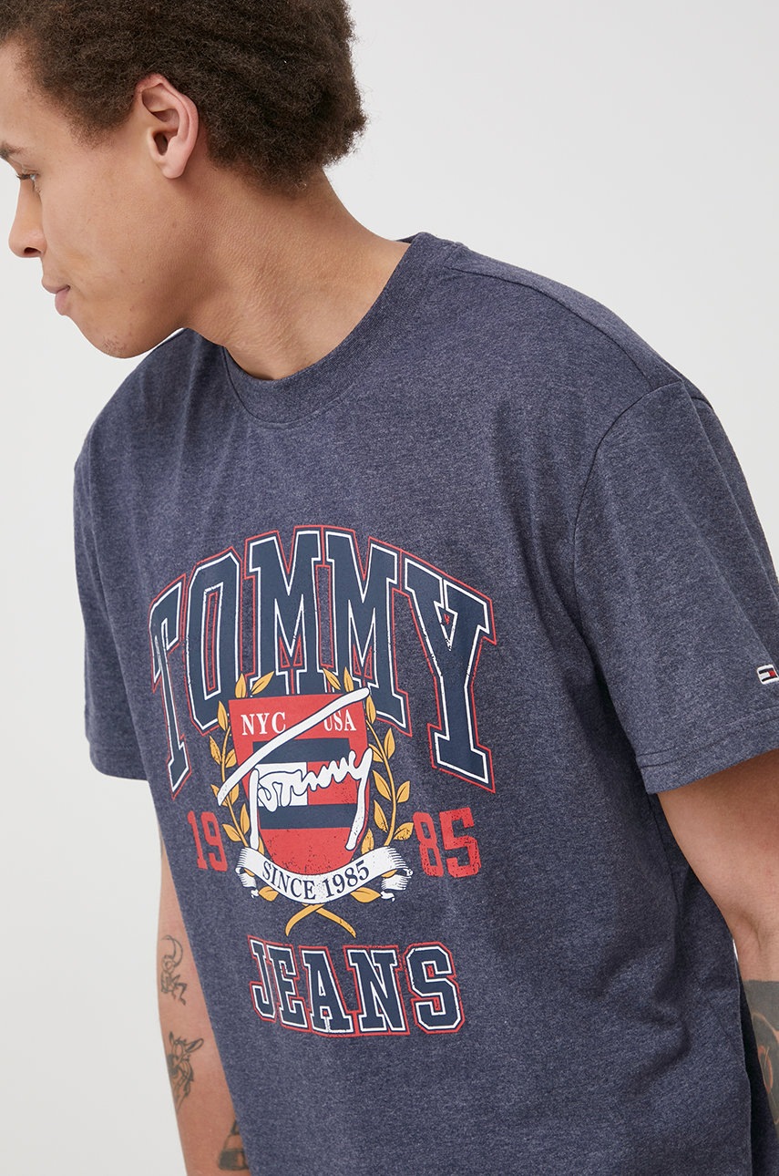 

Футболка Tommy Jeans мужской цвет синий с принтом