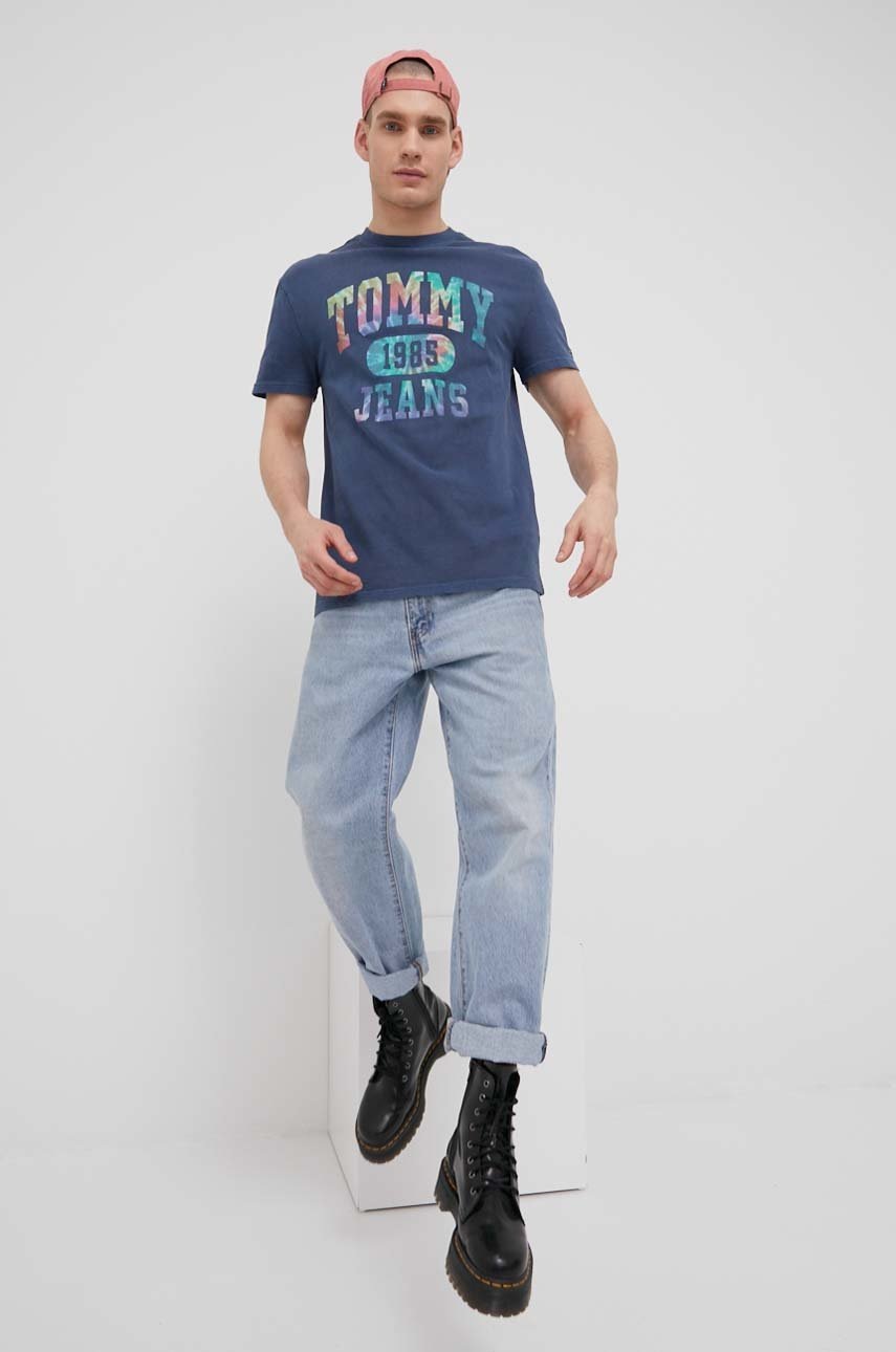 

Памучна тениска Tommy Jeans в тъмносиньо с принт, Тъмносин