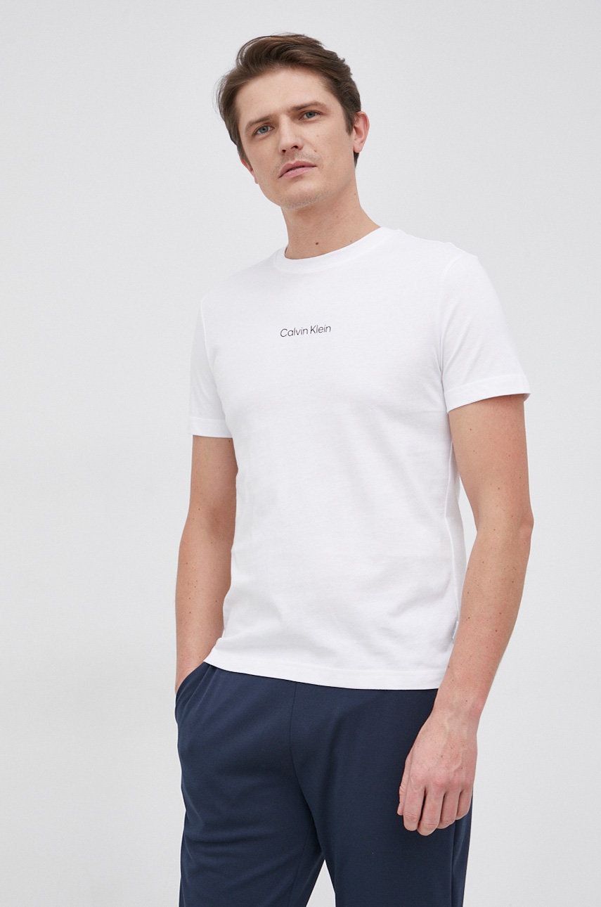 

Хлопковая футболка Calvin Klein цвет белый с принтом
